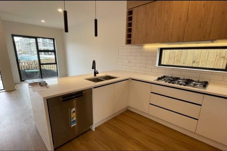 Photo of property in 17 Pilot Drive, Hobsonville, Auckland, 0616