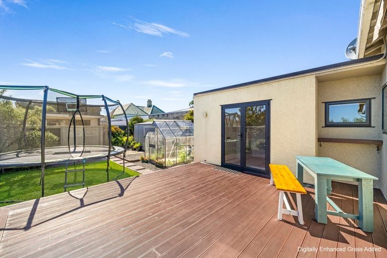 Photo of property in 8 Hargest Crescent, Saint Kilda, Dunedin, 9012