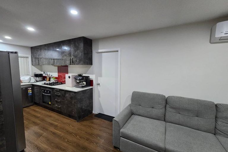 Photo of property in 71 Prince Regent Drive, Half Moon Bay, Auckland, 2012