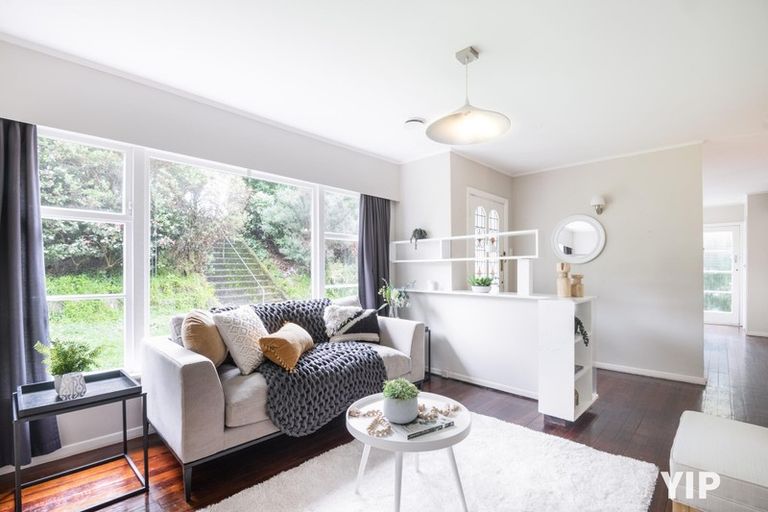 Photo of property in 27 Spenmoor Street, Newlands, Wellington, 6037