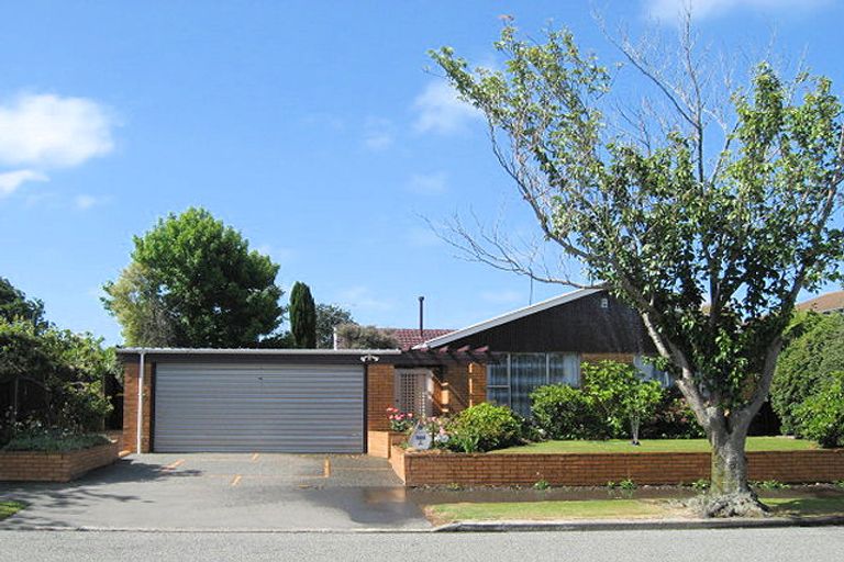 Photo of property in 24 Talltree Avenue, Avonhead, Christchurch, 8042