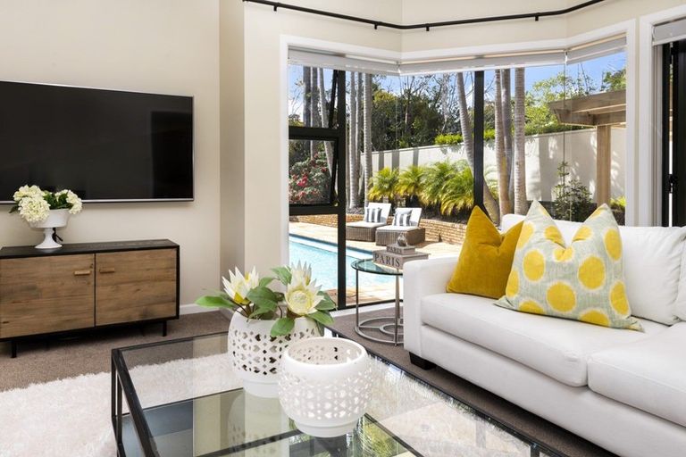 Photo of property in 1 St Elmo Rise, Shamrock Park, Auckland, 2016