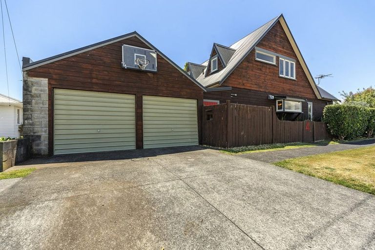 Photo of property in 4 Smith Road, Merrilands, New Plymouth, 4312
