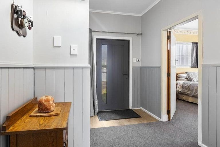 Photo of property in 11 Tasman Street, Opunake, 4616