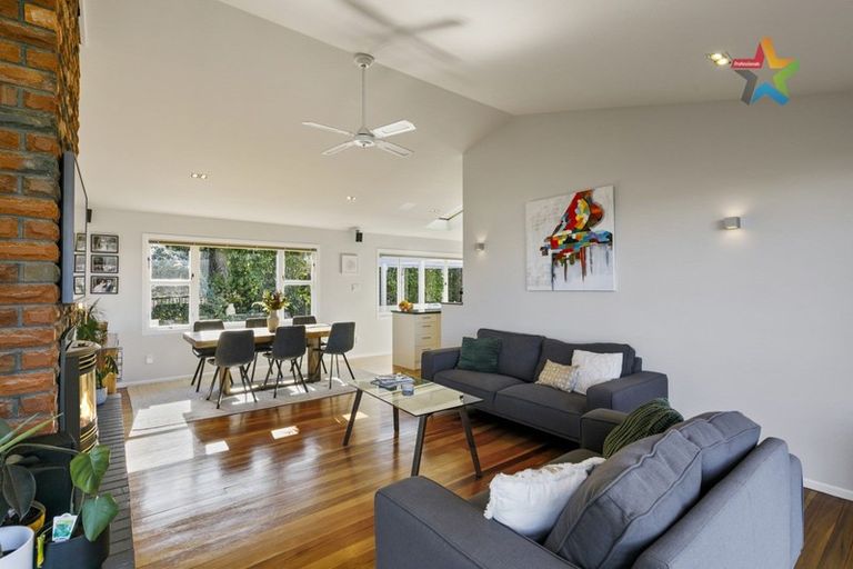 Photo of property in 14 Pomare Road, Tirohanga, Lower Hutt, 5010