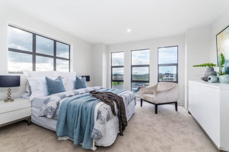 Photo of property in 15 Irving Place, Hobsonville, Auckland, 0616