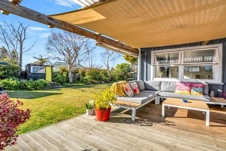 Photo of property in 37 Kawaha Point Road, Fairy Springs, Rotorua, 3015