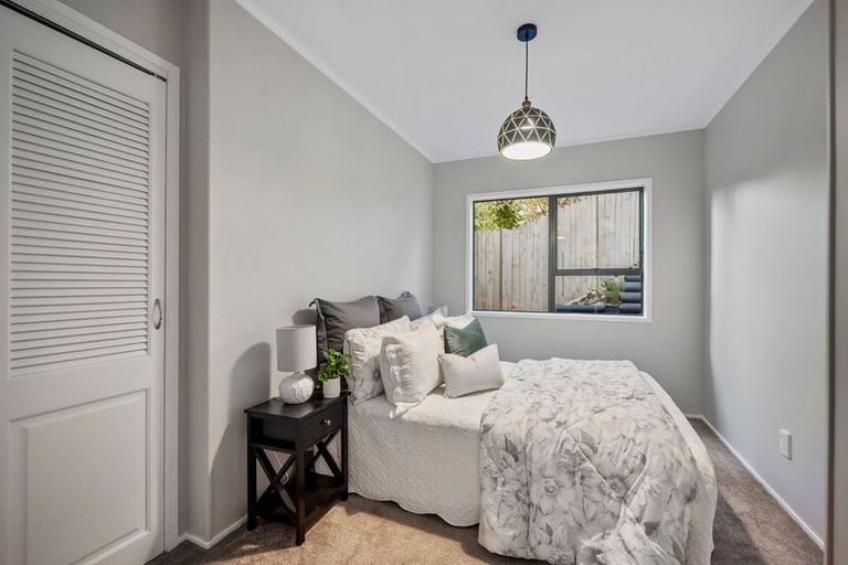 Photo of property in 92 Braemar Road, Castor Bay, Auckland, 0620