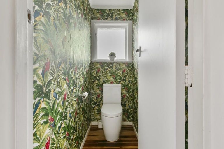 Photo of property in 49 Cotswold Crescent, Newlands, Wellington, 6037