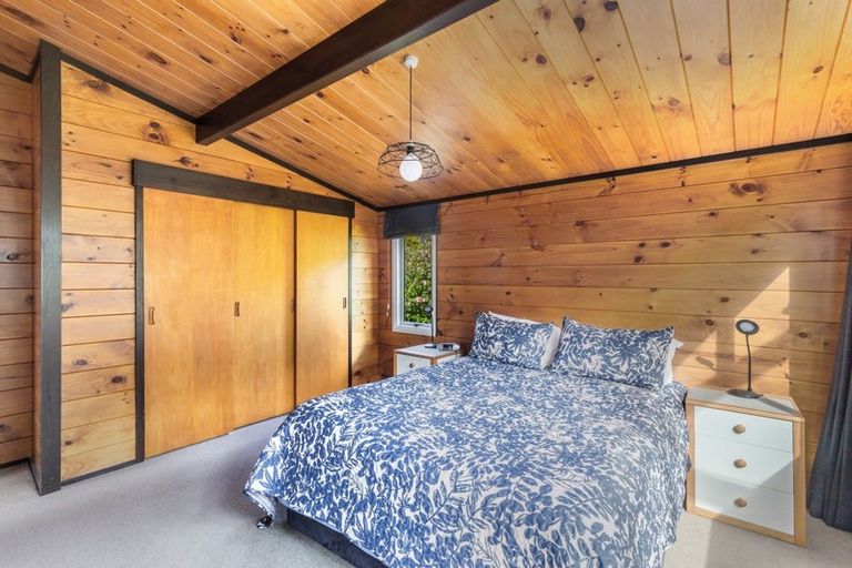 Photo of property in 28 Ewing Grove, Acacia Bay, Taupo, 3330