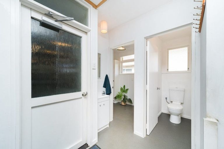 Photo of property in 65 Wikiriwhi Crescent, Awapuni, Palmerston North, 4412