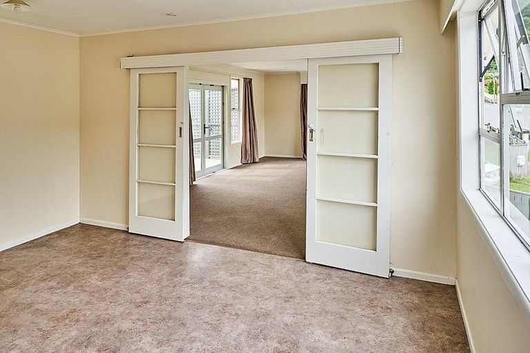 Photo of property in 4 Thomson Grove, Stokes Valley, Lower Hutt, 5019