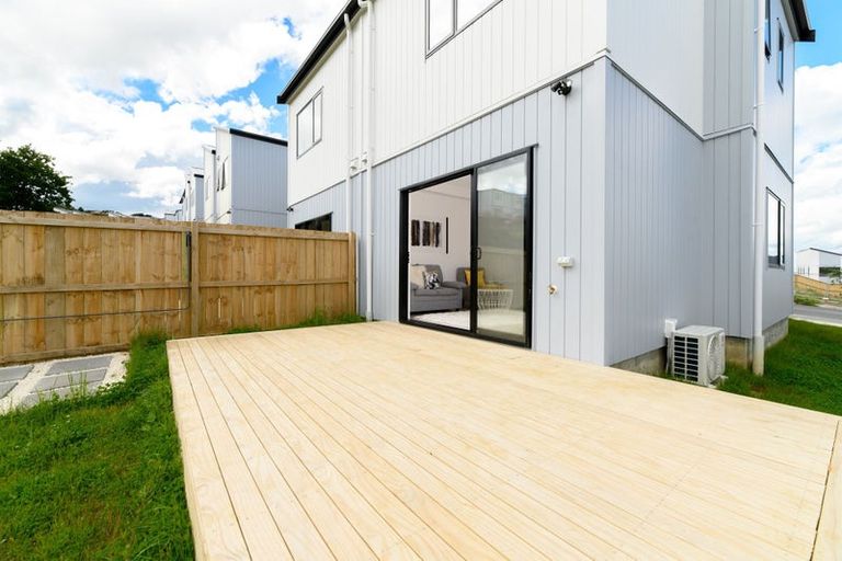 Photo of property in 51b Crestview Rise, Papakura, 2110