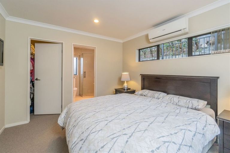 Photo of property in 5 Bangla Place, Massey, Auckland, 0614