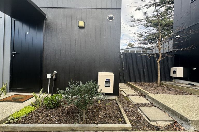 Photo of property in 7/37 Camelot Place, Glenfield, Auckland, 0629