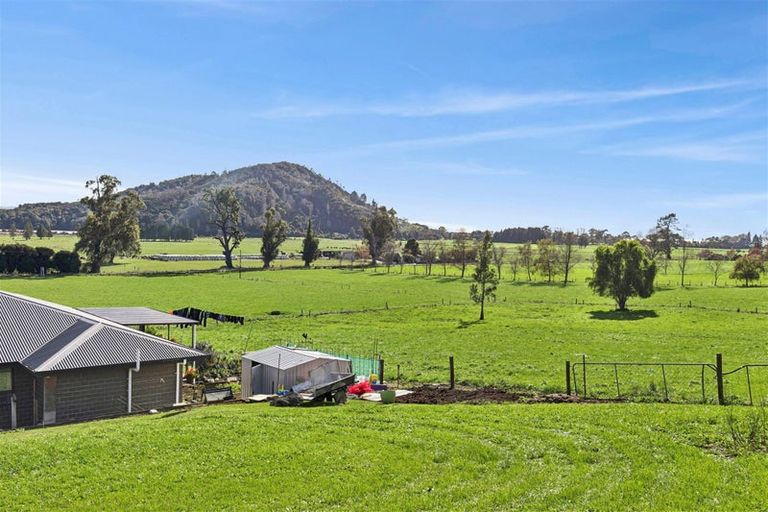 Photo of property in 25 Arapeta Place, Takaka, 7110