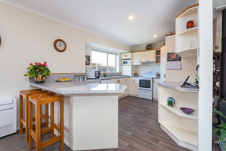 Photo of property in 4 Beauford Place, Parklands, Christchurch, 8083