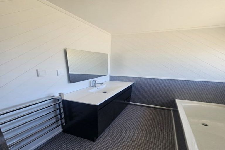 Photo of property in 16 Limond Street, Randwick Park, Auckland, 2105