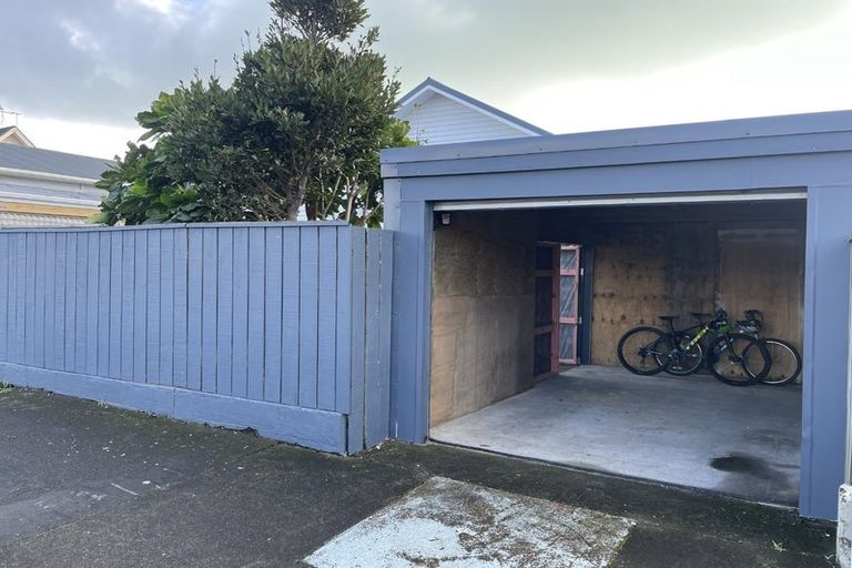 Photo of property in 238 Saint Aubyn Street, New Plymouth, 4310