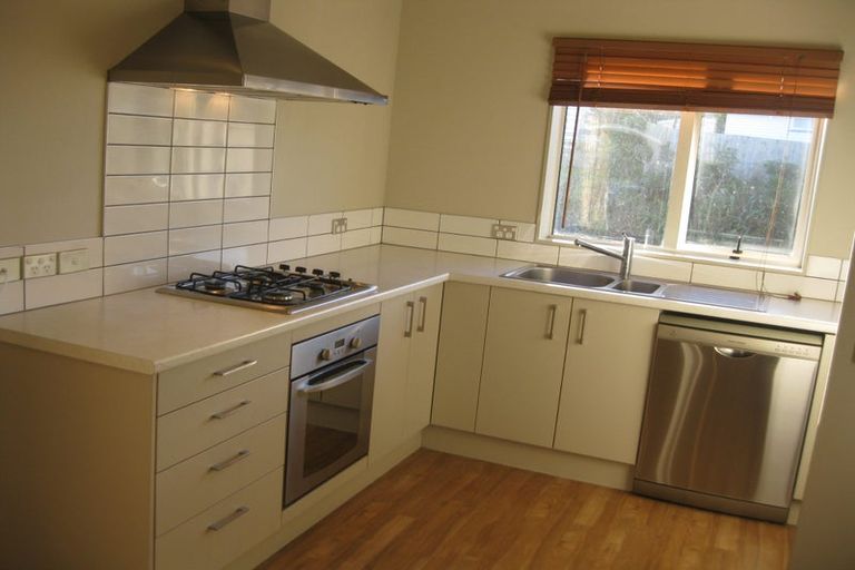 Photo of property in 50a Miles Crescent, Newlands, Wellington, 6037