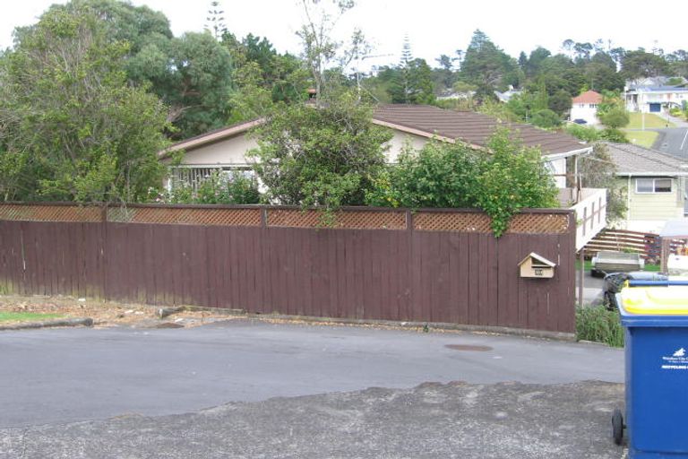 Photo of property in 36 Barron Drive, Green Bay, Auckland, 0604