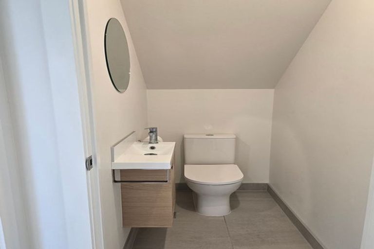 Photo of property in 8 Park Green Avenue, Rosehill, Papakura, 2113