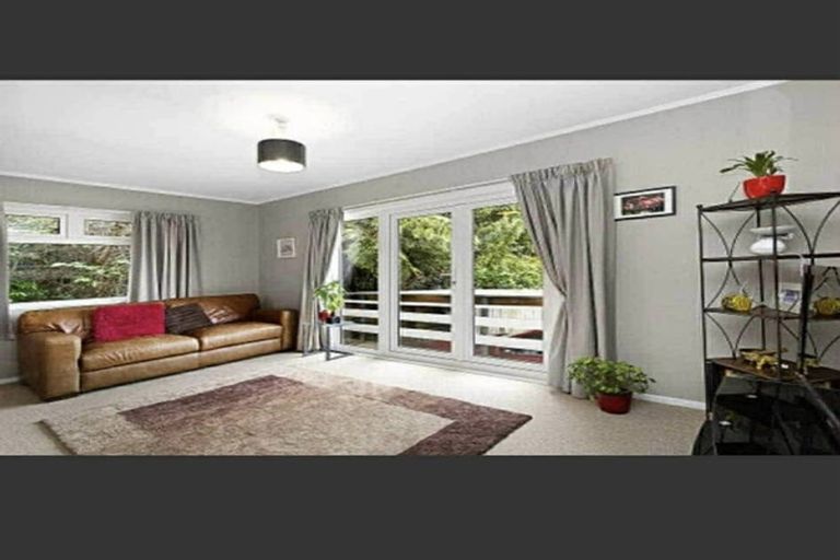 Photo of property in 6 Taka Grove, Normandale, Lower Hutt, 5010