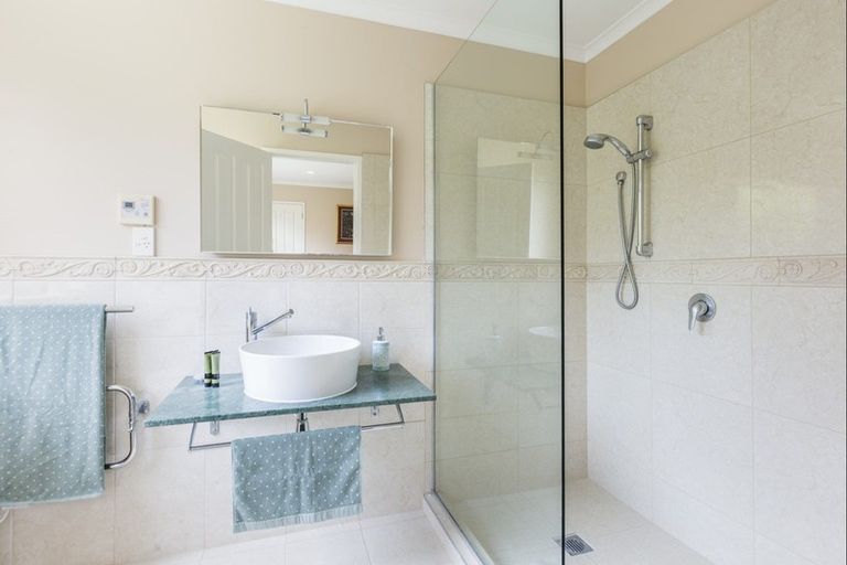 Photo of property in 12 Grovenor Drive, Orewa, 0931