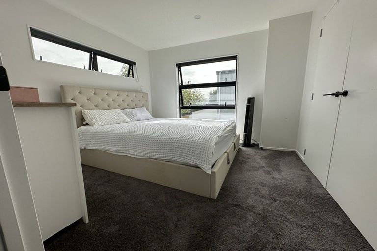 Photo of property in 7/89 Beach Road, Te Atatu Peninsula, 0610