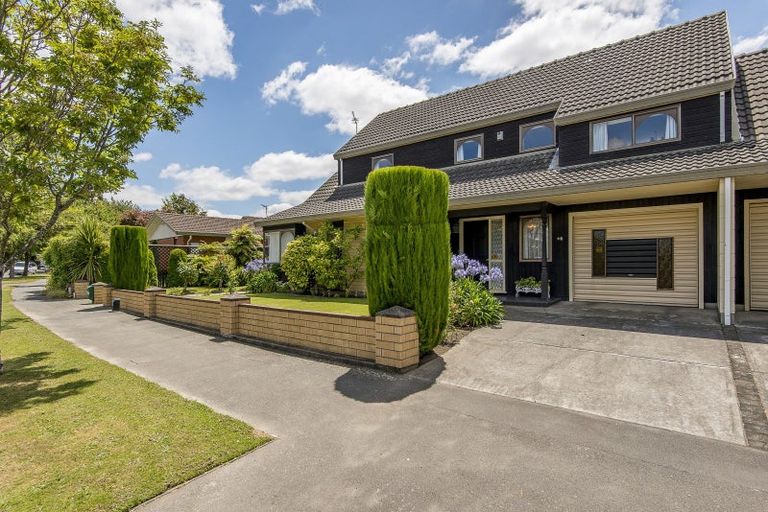 Photo of property in 24 Montclare Avenue, Ilam, Christchurch, 8041
