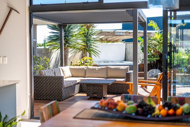 Photo of property in 11 Sumner Terrace, Aotea, Porirua, 5024