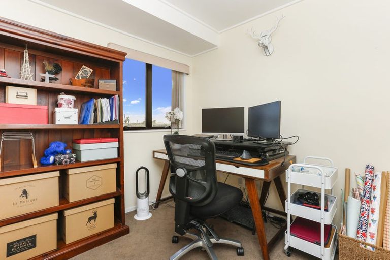 Photo of property in 2/23 Gwenand Place, Botany Downs, Auckland, 2010