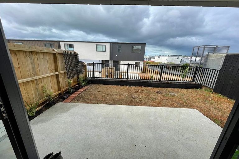 Photo of property in 16 Clay Works Lane, New Lynn, 0600