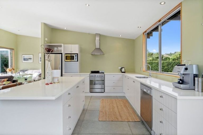 Photo of property in 32 Taumata Road, Omaha, 0986