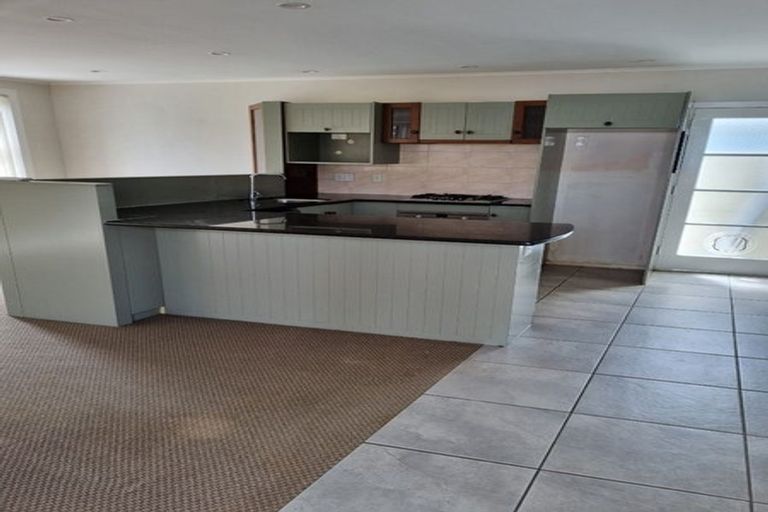 Photo of property in 8 Birdwood Road, Swanson, Auckland, 0612