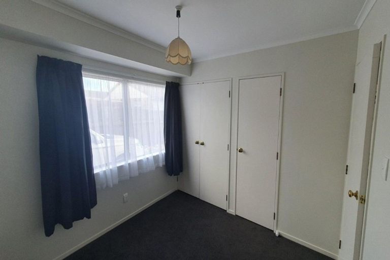 Photo of property in 2/62 Aviemore Drive, Highland Park, Auckland, 2010