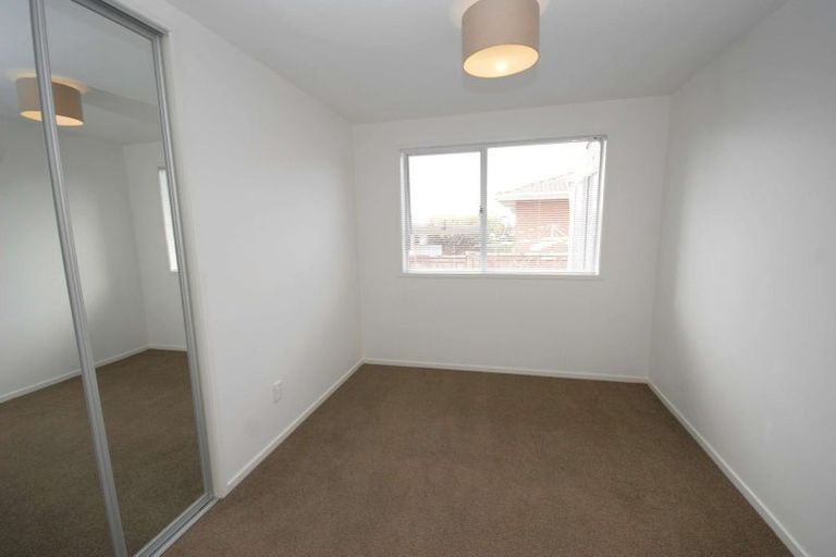 Photo of property in 2/281 Sunset Road, Sunnynook, Auckland, 0632