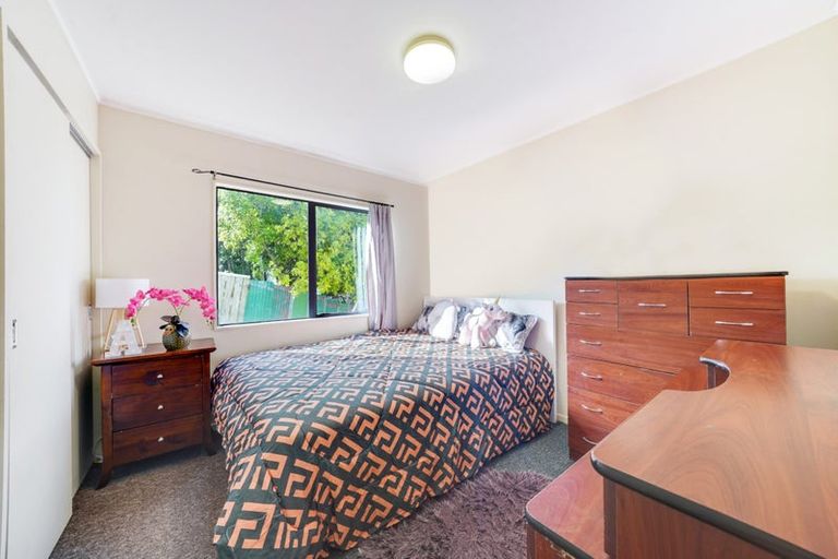 Photo of property in 1/6 Eulogy Place, Randwick Park, Auckland, 2105