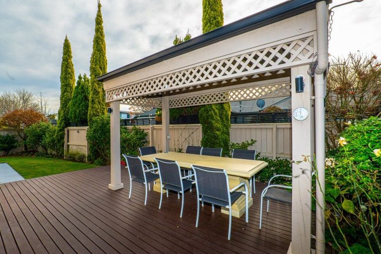 Photo of property in 12 Chateau Drive, Burnside, Christchurch, 8053