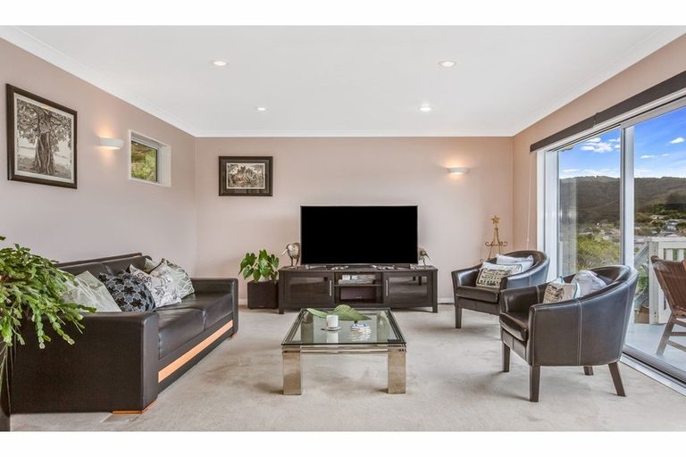 Photo of property in 10 Faris Crescent, Wainuiomata, Lower Hutt, 5014