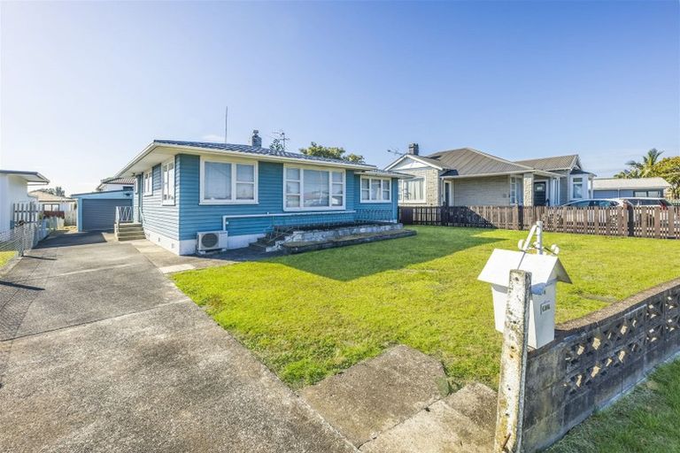 Photo of property in 306 Massey Road, Mangere East, Auckland, 2024