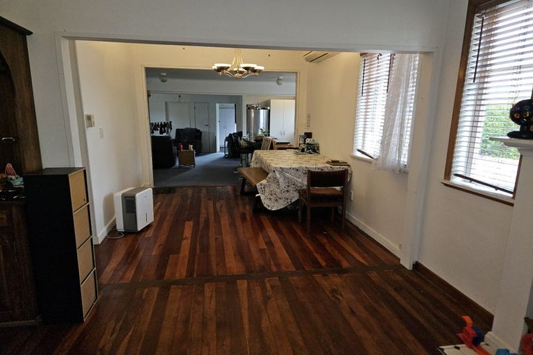 Photo of property in 21 Lavelle Road, Henderson, Auckland, 0612