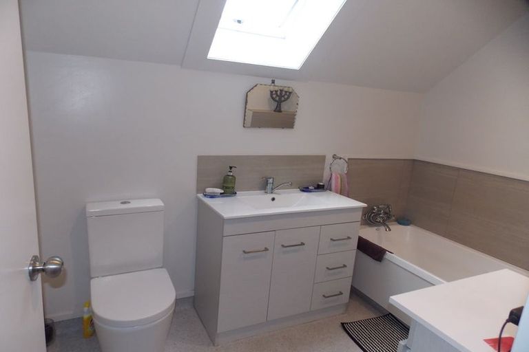 Photo of property in 32 Pioneer Highway, Awapuni, Palmerston North, 4412