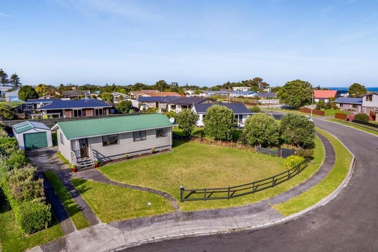 Photo of property in 18 Pohutukawa Drive, Opunake, 4616