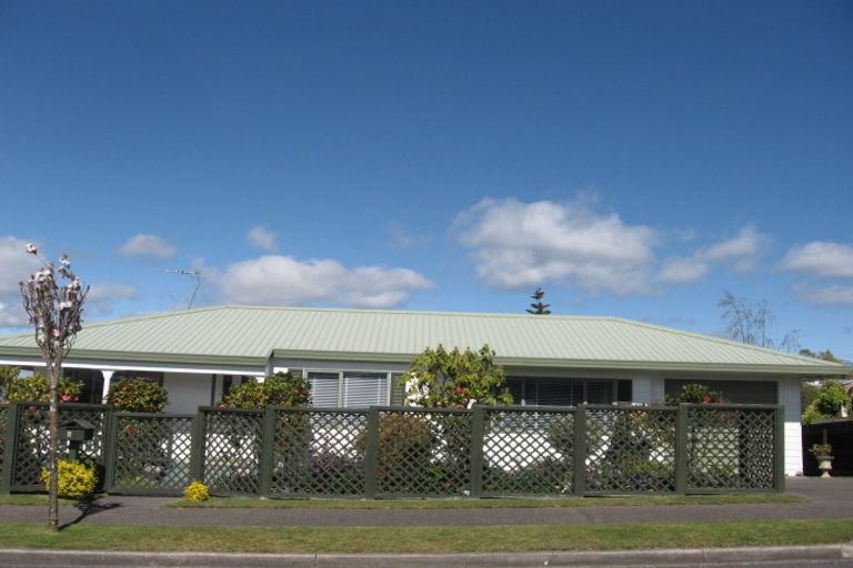 Photo of property in 6 Kinder Street, Acacia Bay, Taupo, 3330