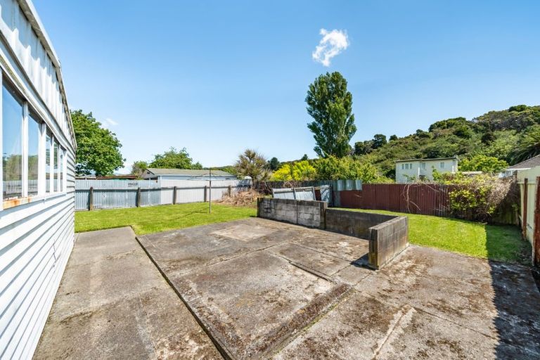 Photo of property in 73 Wellington Road, Wainuiomata, Lower Hutt, 5014