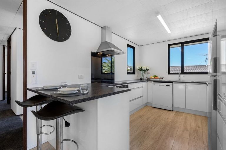 Photo of property in 23 Devonshire Road, Unsworth Heights, Auckland, 0632