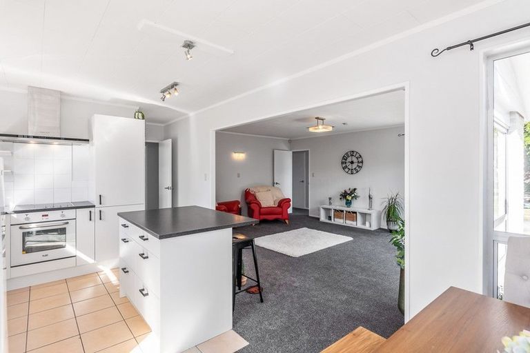 Photo of property in 3a Arthur Grove, Waikanae, 5036