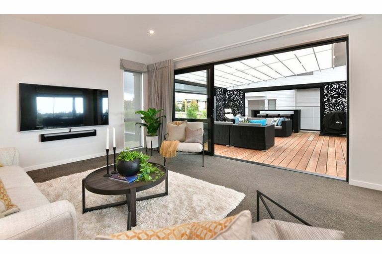Photo of property in 110 Arran Point Parade, Orewa, 0931