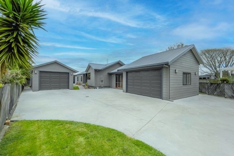 Photo of property in 17 Miller Place, Ngatea, 3503